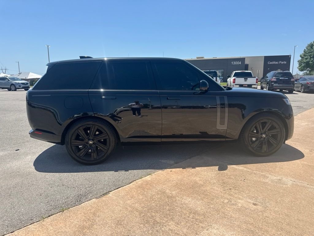 Used 2023 Santorini Black Metallic Land Rover SE image 5