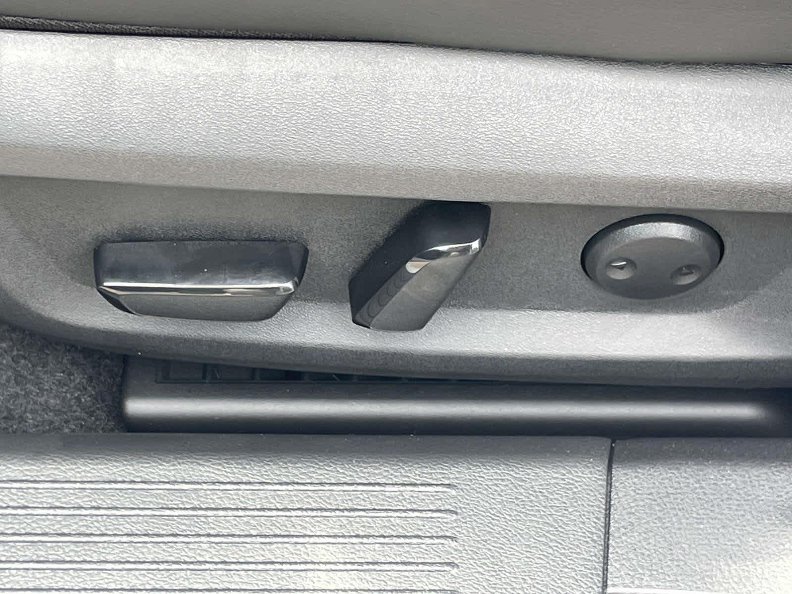 New 2026 Everest White Pearl/Super Black Nissan Platinum image 17