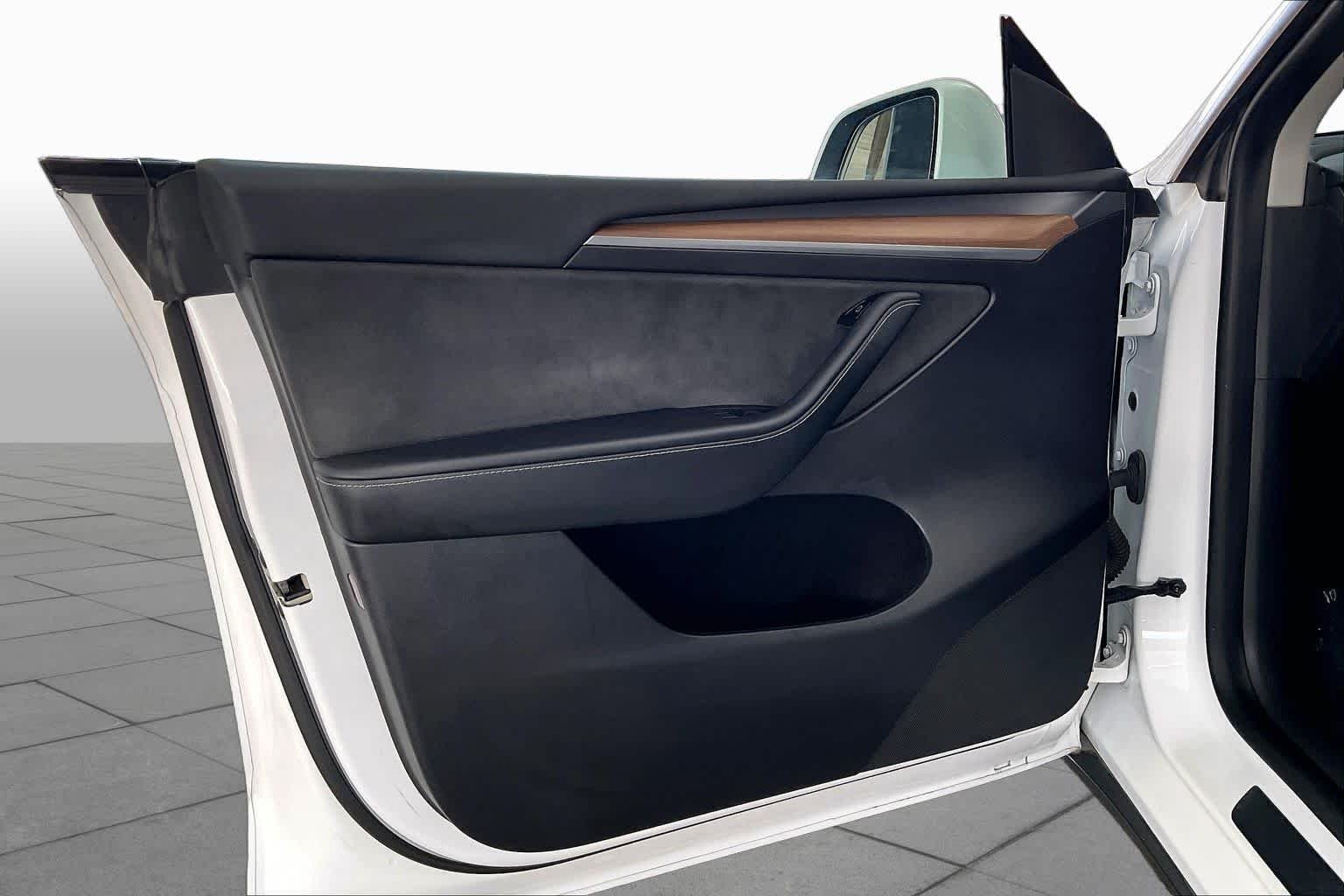 Used 2023 Pearl White Multi-Coat Tesla  image 21