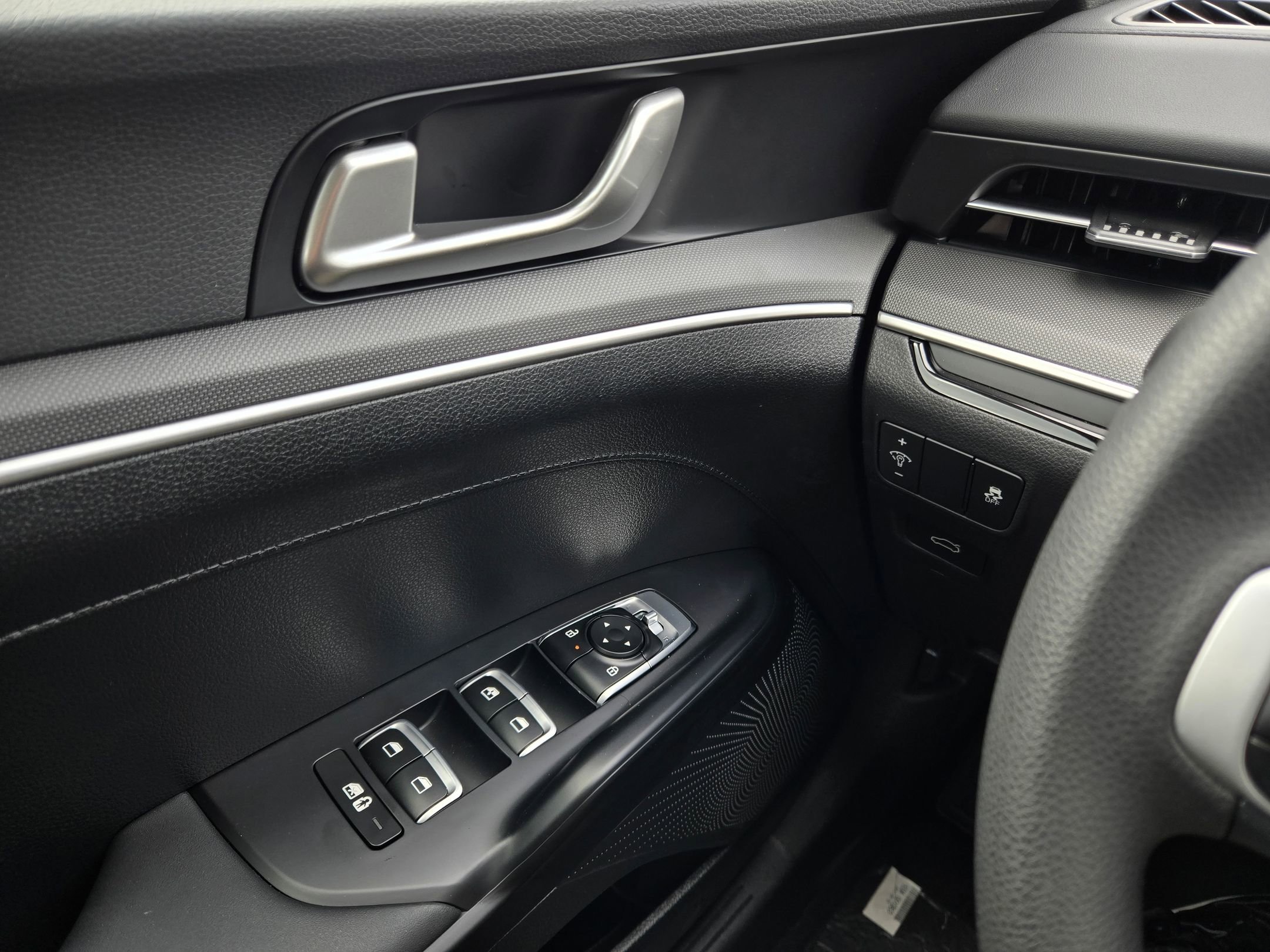 2026 Kia K5 LXS - Photo 21