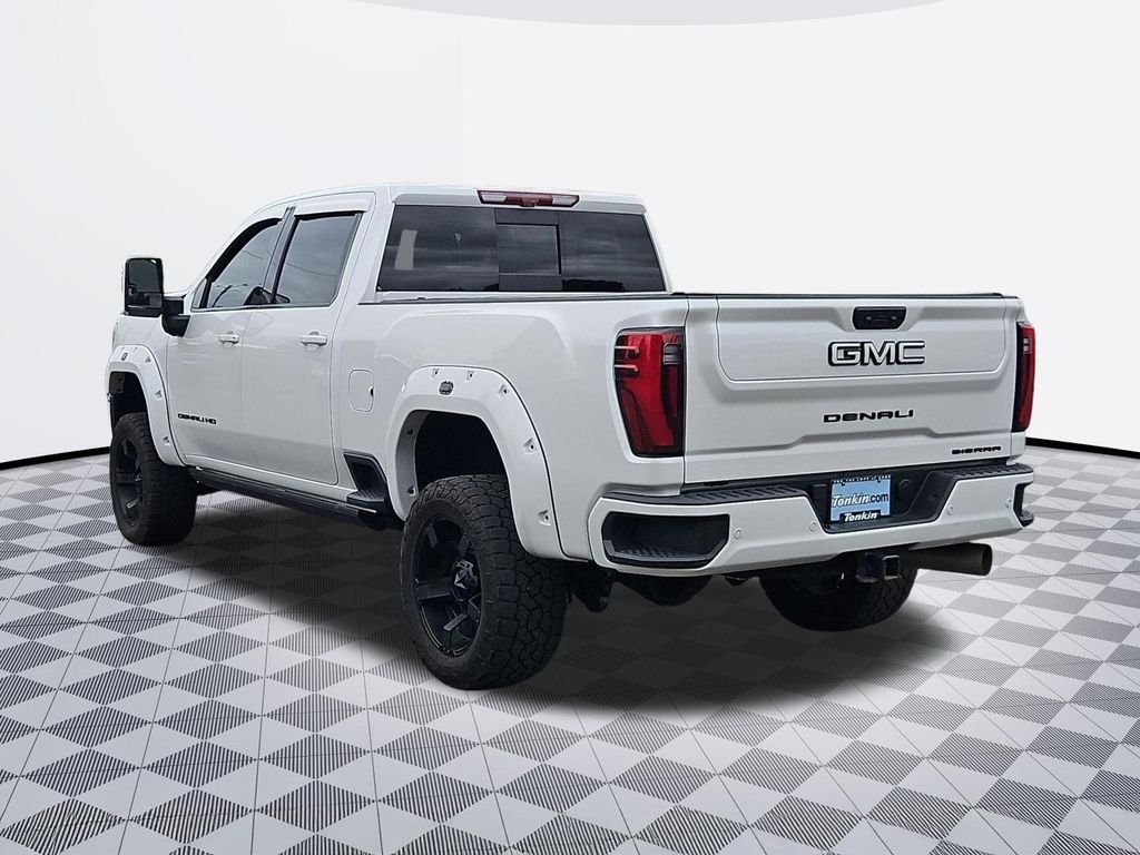 Used 2024 White Frost GMC Denali Ultimate image 4