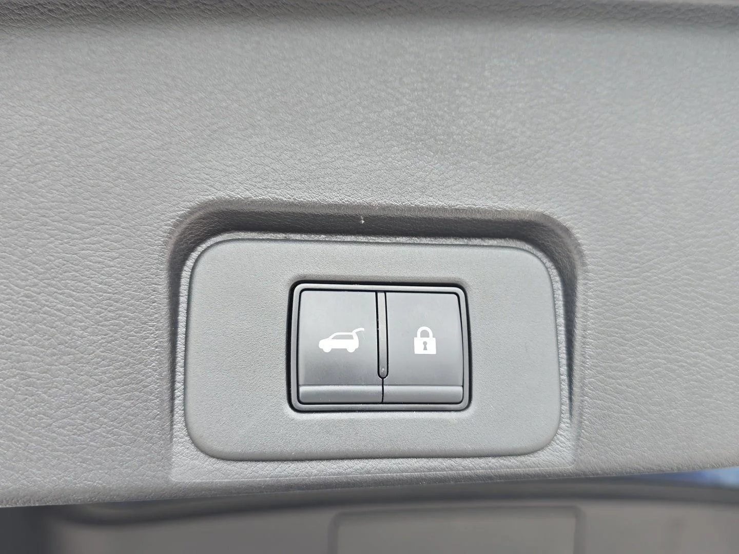 Used 2025 Deep Ocean Blue Pearl Nissan SV image 6