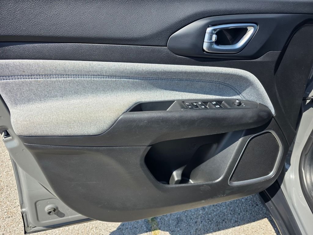 Certified Used 2024 Gray Jeep Latitude image 13