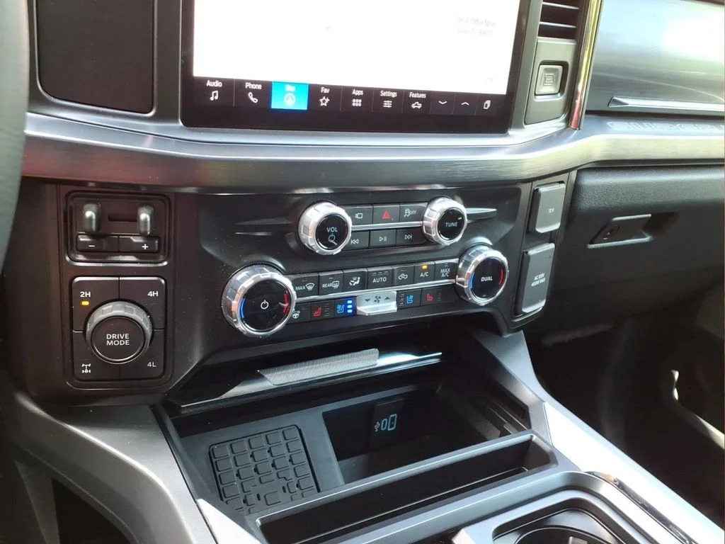 Used 2025 White Ford Lariat image 6