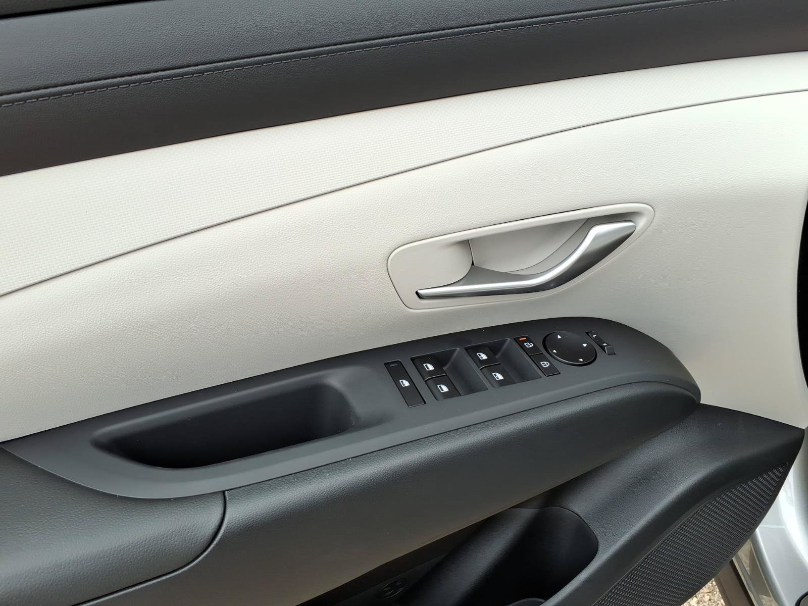 New 2026 Shimmering Silver Hyundai SEL image 8