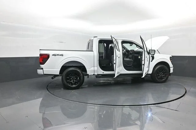 New 2026 Oxford White Ford XLT image 21