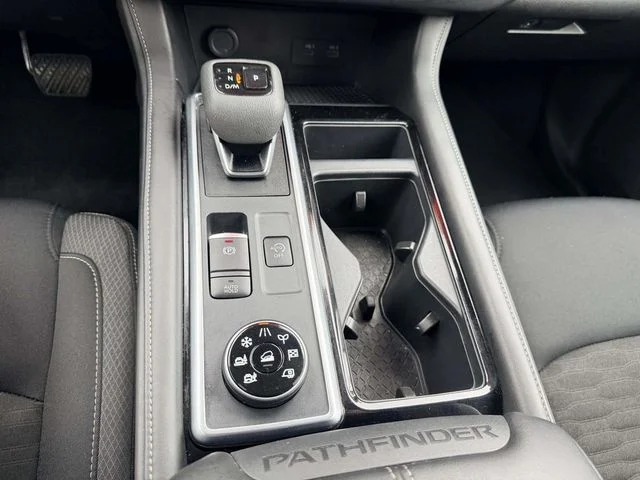 Used 2025 White Nissan SV image 22