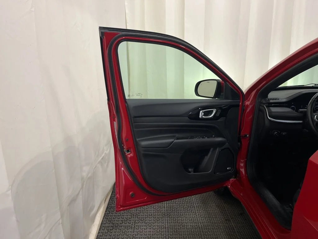Used 2022 Red Jeep High Altitude image 17