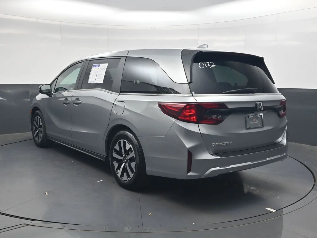 Used 2025 Solar Silver Metallic Honda EX-L image 6