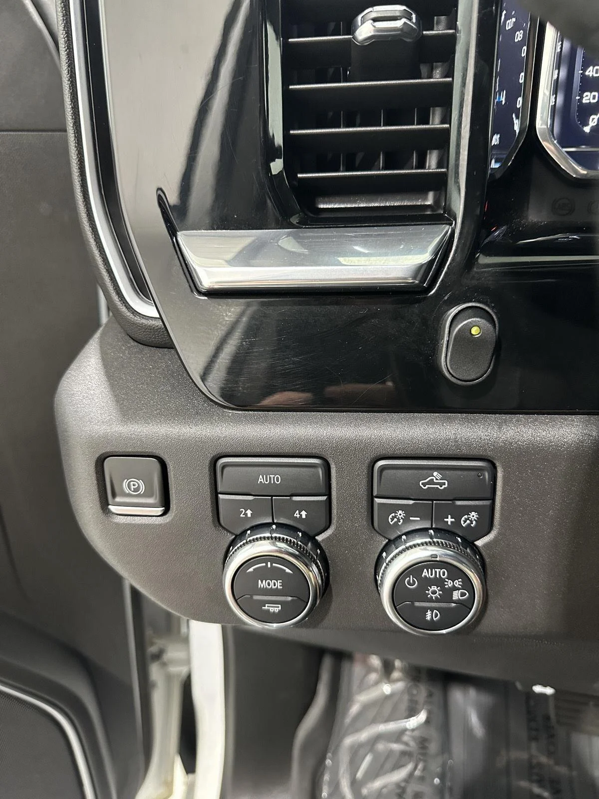Used 2022 Summit White GMC Elevation image 16