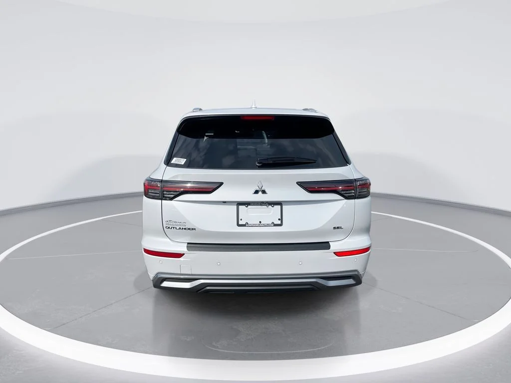 Used 2025 Silver Mitsubishi SEL image 7