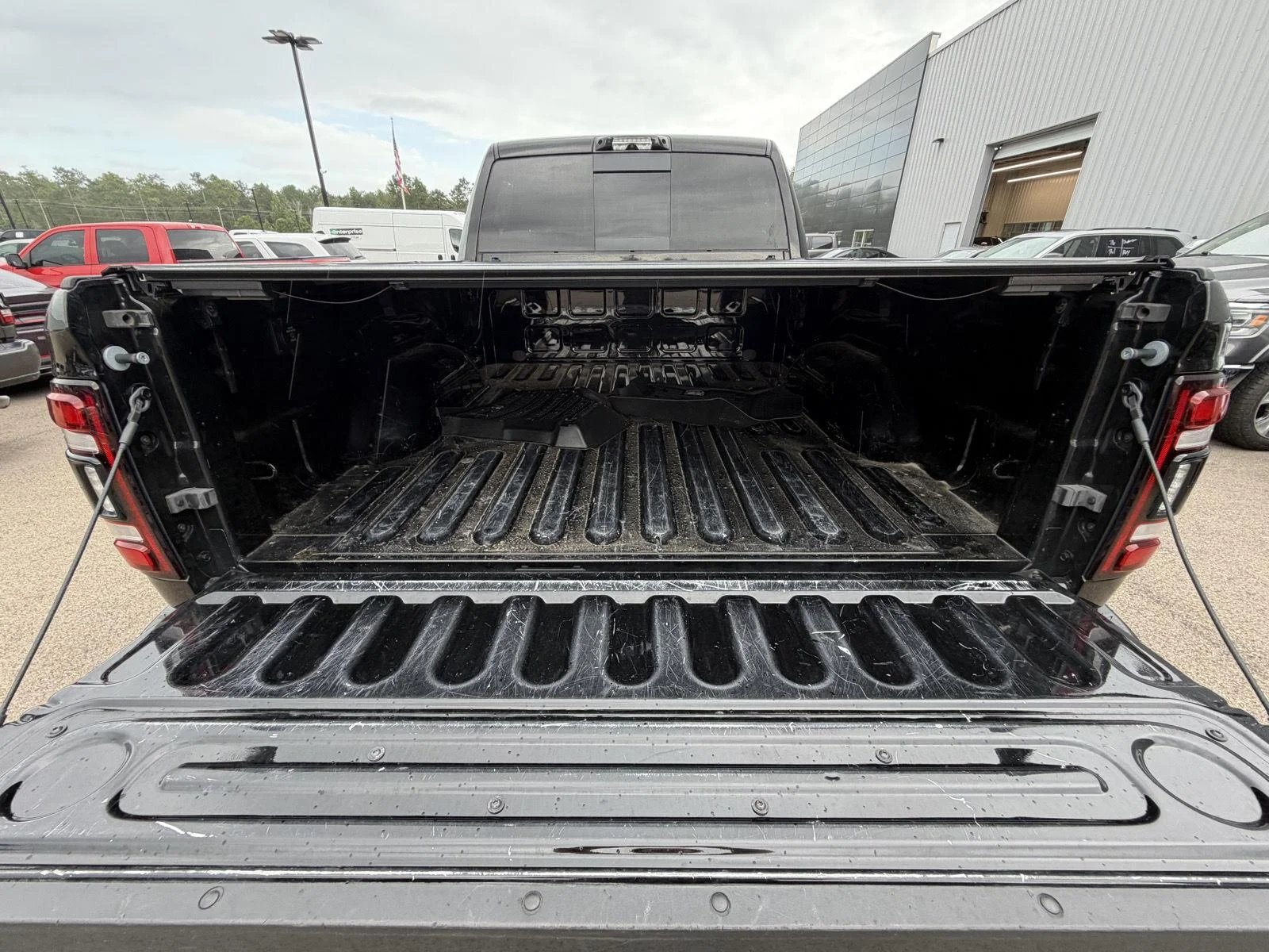 Used 2022 Diamond Black Crystal Pearlcoat Ram Laramie image 19