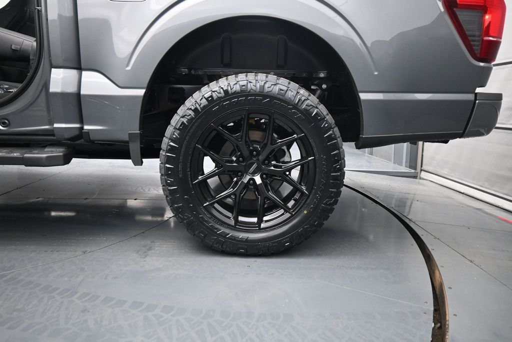 New 2026 Carbonized Gray Metallic Ford XLT image 17