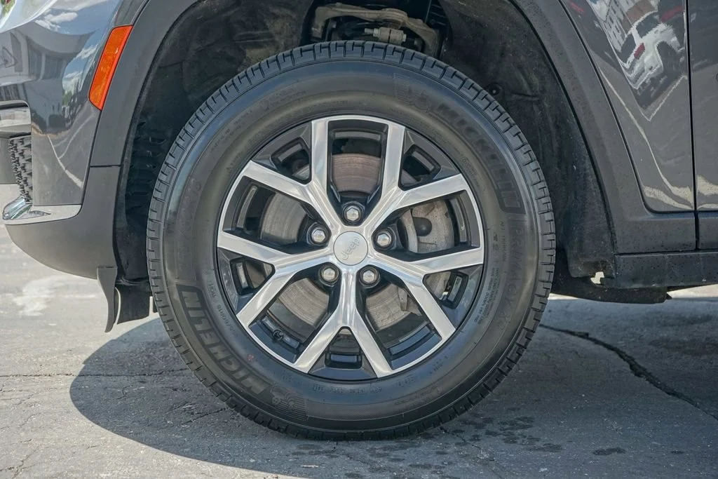 Used 2024 Baltic Gray Metallic Clearcoat Jeep Limited image 10