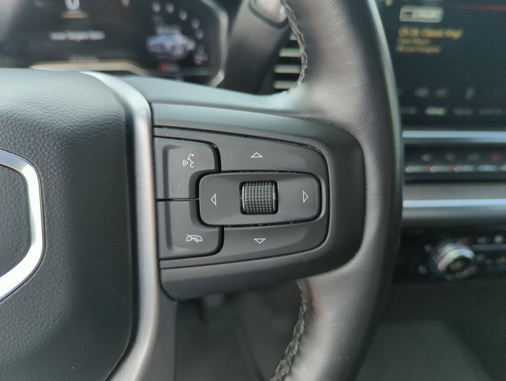 Used 2024 White GMC SLT image 22
