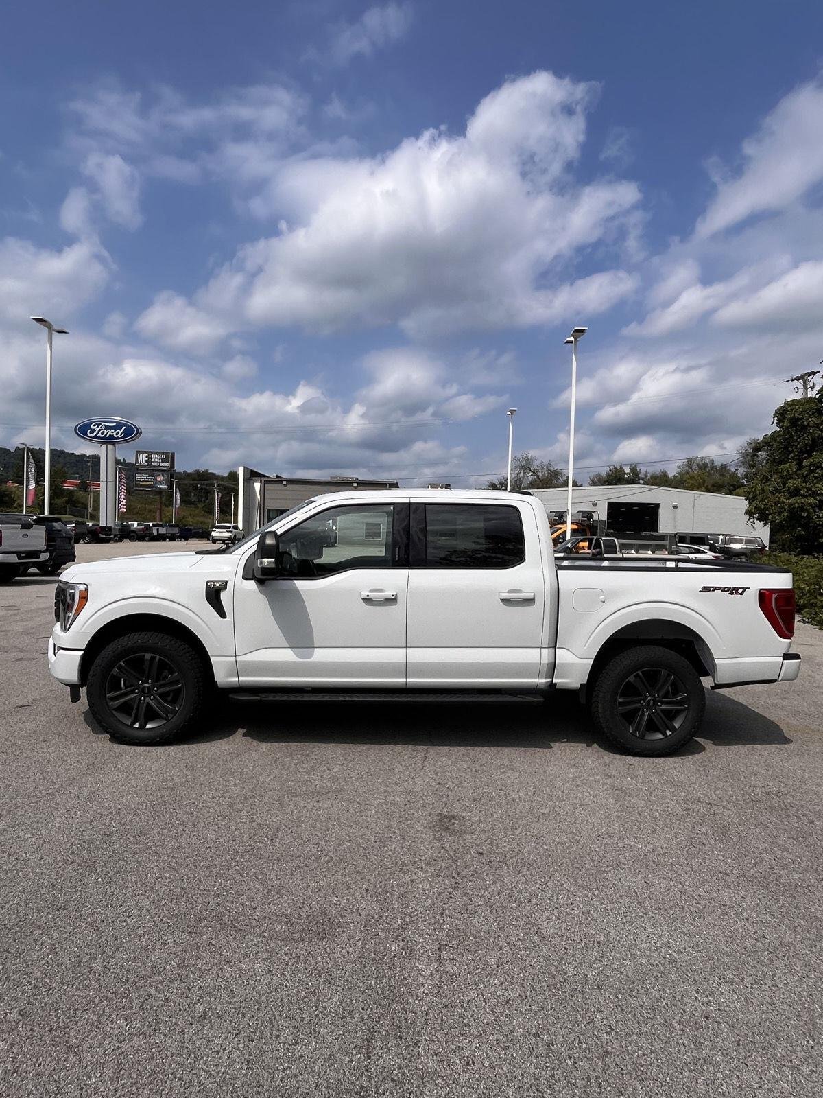 Used 2023 Oxford White Ford XLT image 7