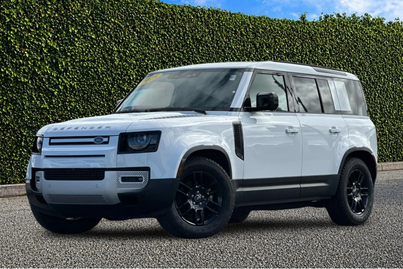 Used 2025  Land Rover S image 8