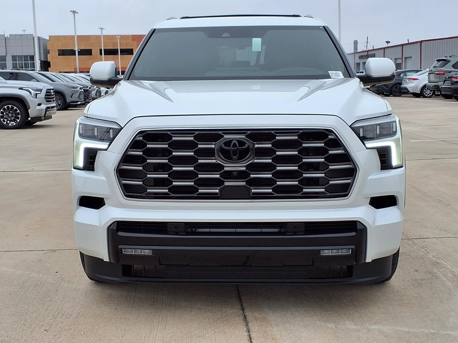 New 2026 Off-white Toyota Platinum image 4