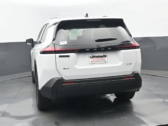 New 2026 Ice Cap Toyota XLE Premium image 18