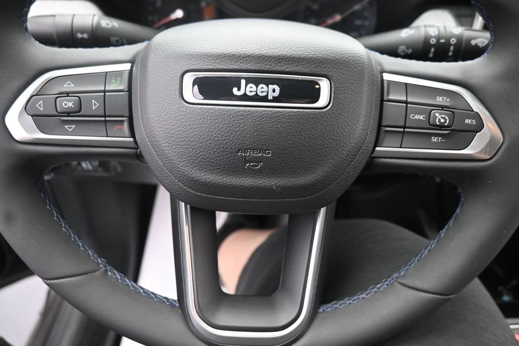 Used 2022 Gray Jeep Latitude image 16