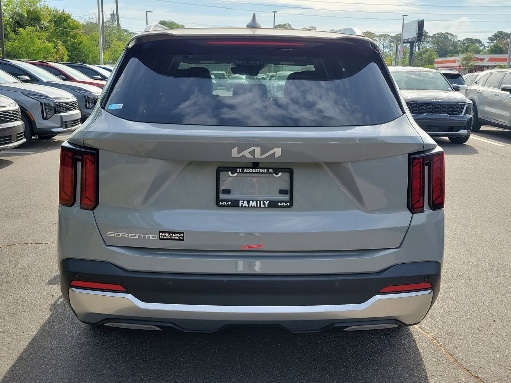 New 2026 Wolf Gray Kia S image 5
