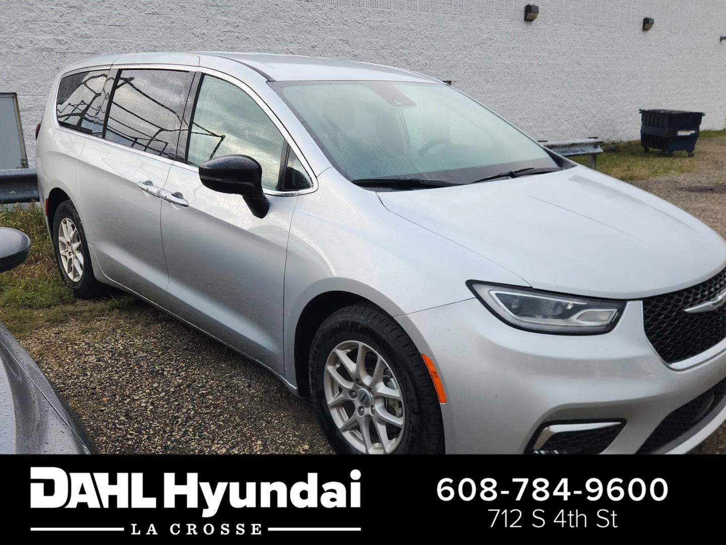 Used 2024 Silver Mist Clearcoat Chrysler Touring L image 1