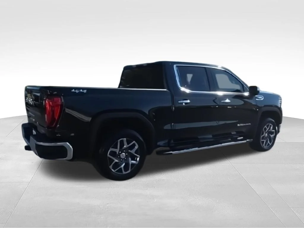 Used 2022 Black GMC SLT image 8