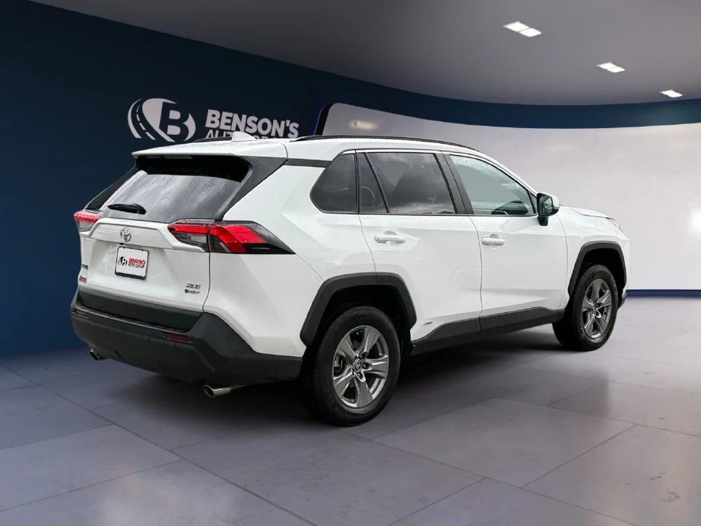 Used 2025 White Toyota XLE image 5