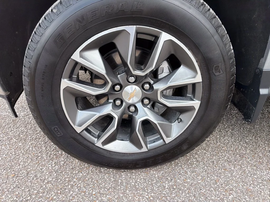 Used 2025 Gray Chevrolet LT image 10