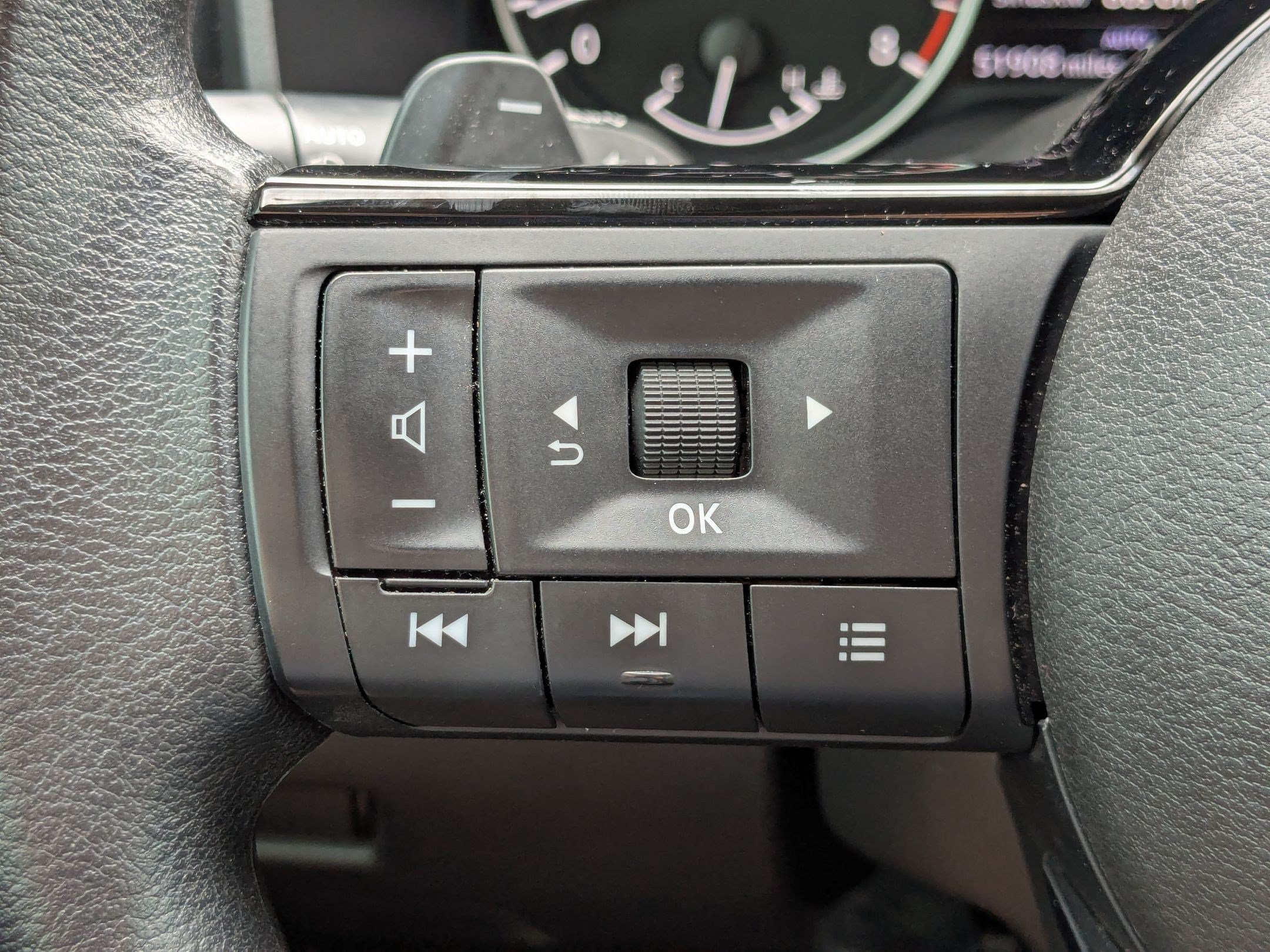 Used 2023 Super Black Nissan SV image 17