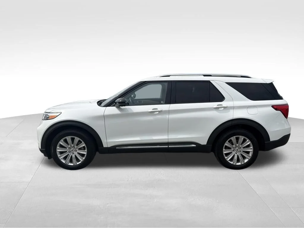 Used 2023 White Ford Limited image 2