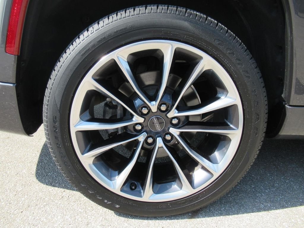 Used 2022 White Jeep Series II image 8