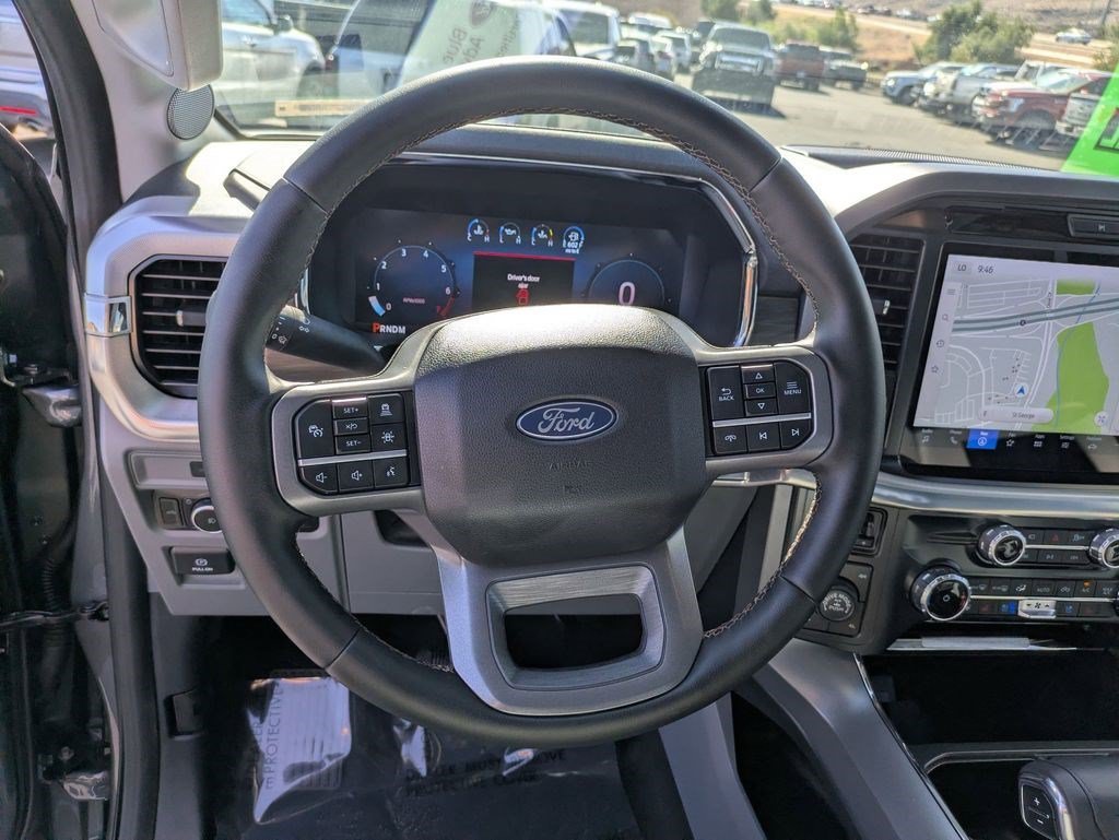 Used 2025 Gray Metallic Ford LARIAT image 15