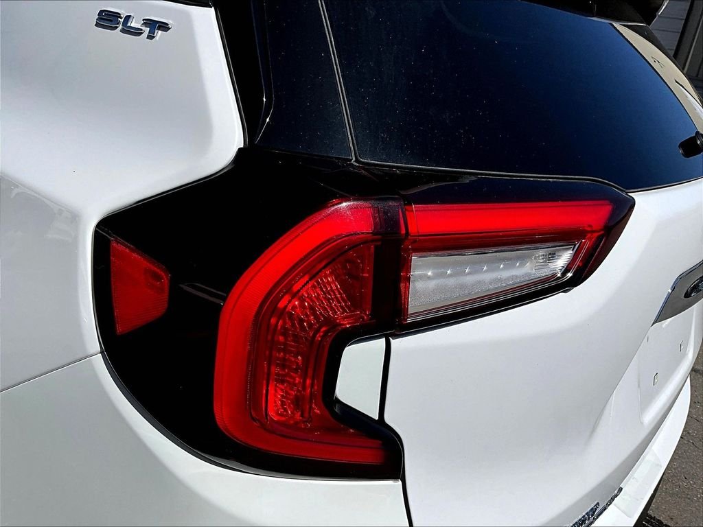 Used 2024 White GMC SLT image 33