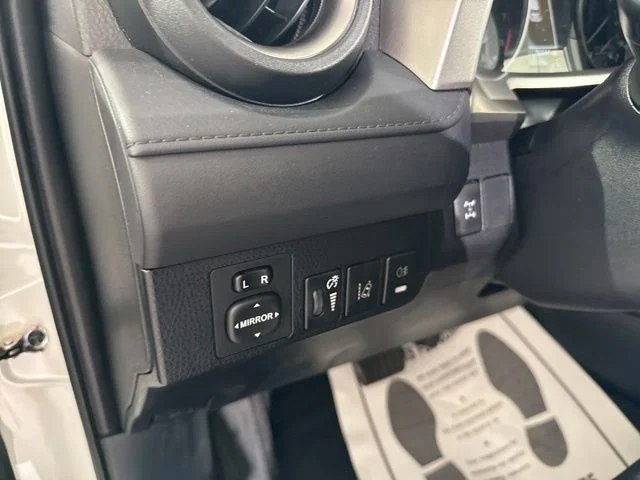 Used 2017 White Toyota LE image 21
