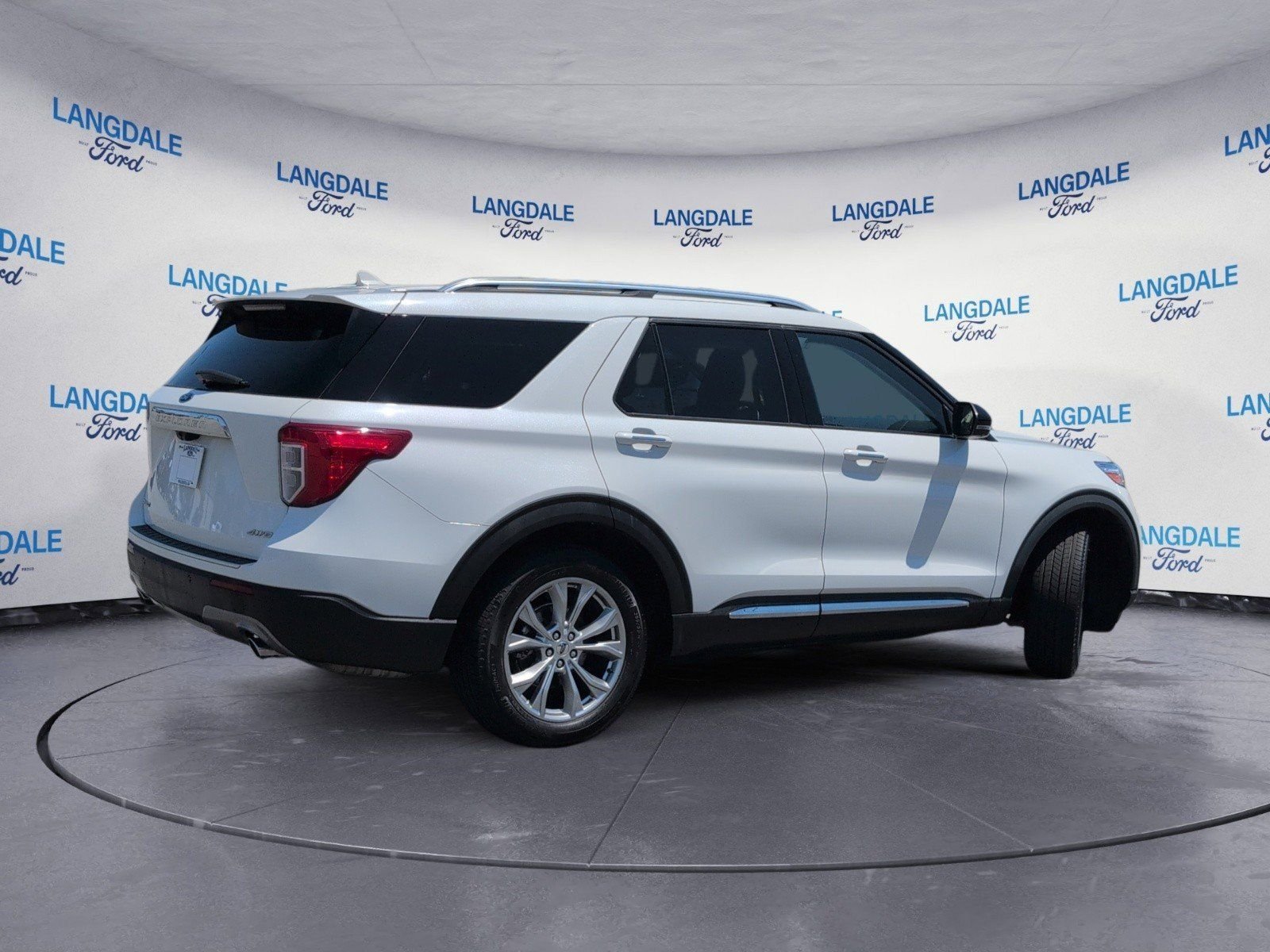 Used 2021 White Metallic Ford Limited image 4