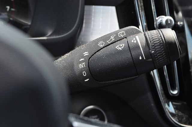 Used 2019 Silver Volvo Momentum image 32