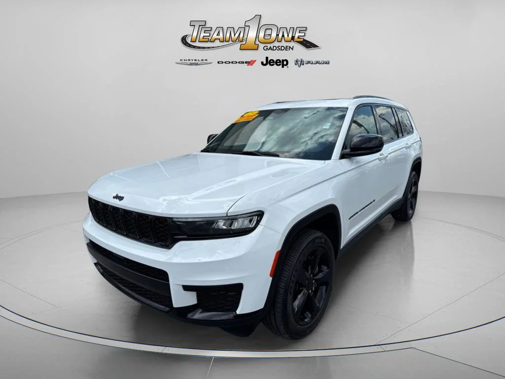 Used 2023 Bright White Clearcoat Jeep Altitude image 5