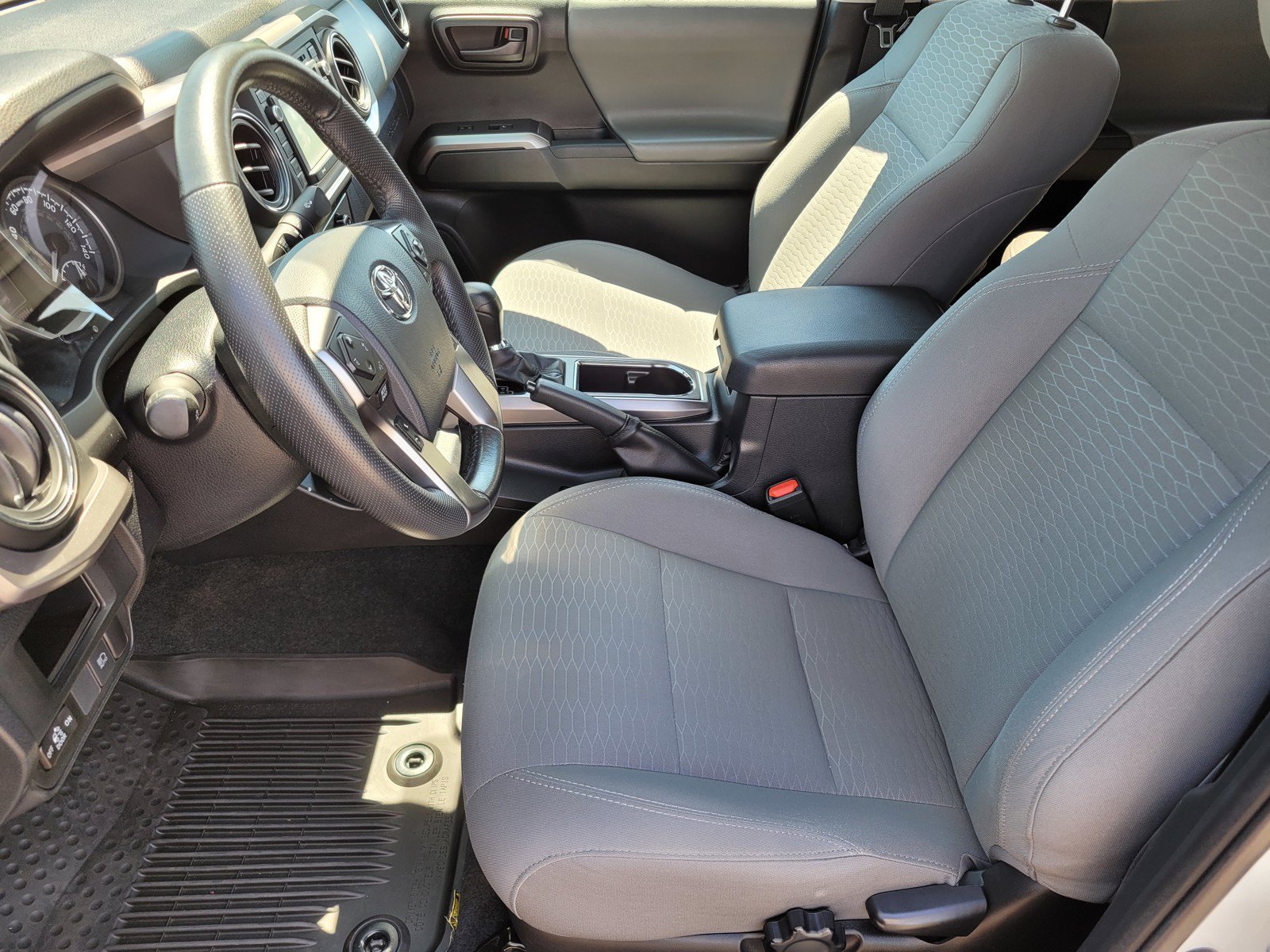 Used 2019 White Toyota  image 15