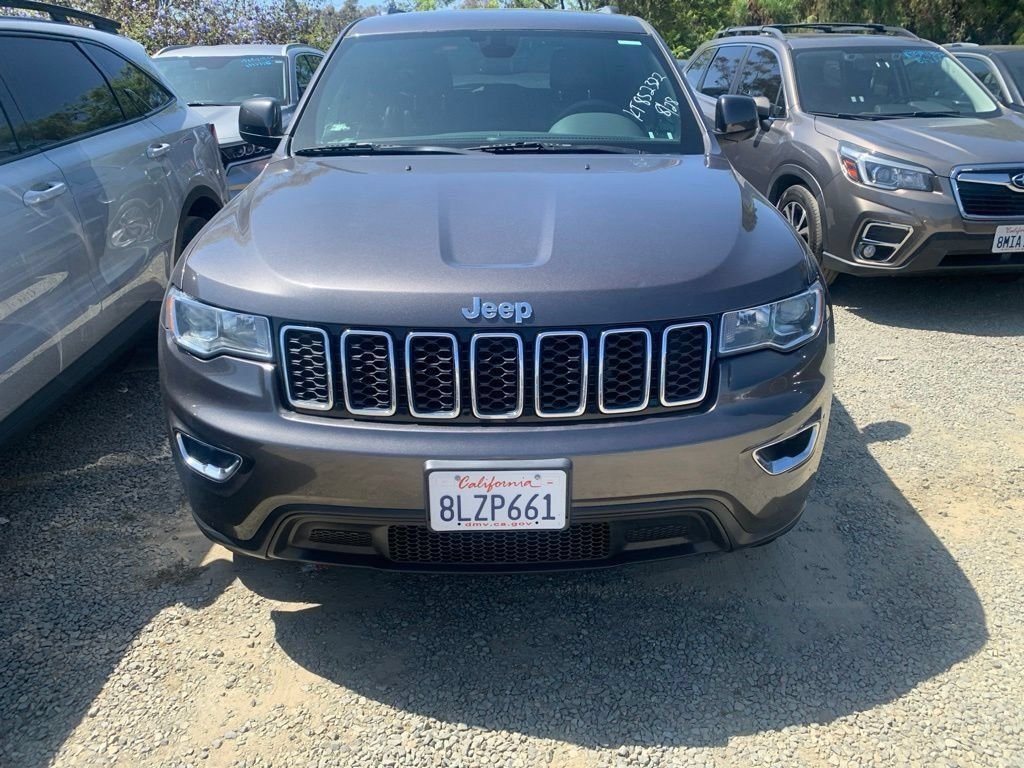 Used 2019 Granite Crystal Metallic Clearcoat Jeep Laredo E image 3