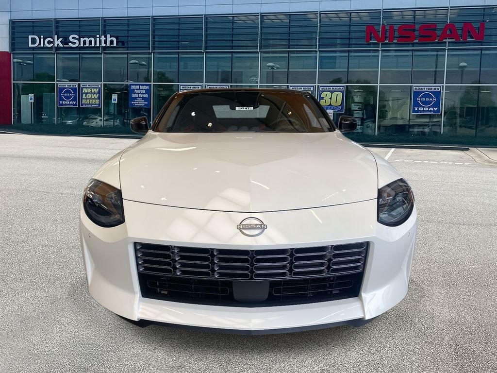 New 2026 Pearl White TriCoat / Super Black Two-tone Nissan Performance image 2