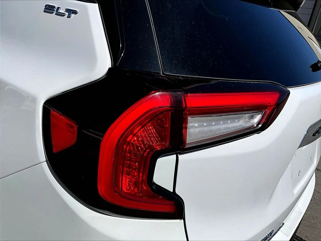 Used 2024 White GMC SLT image 33