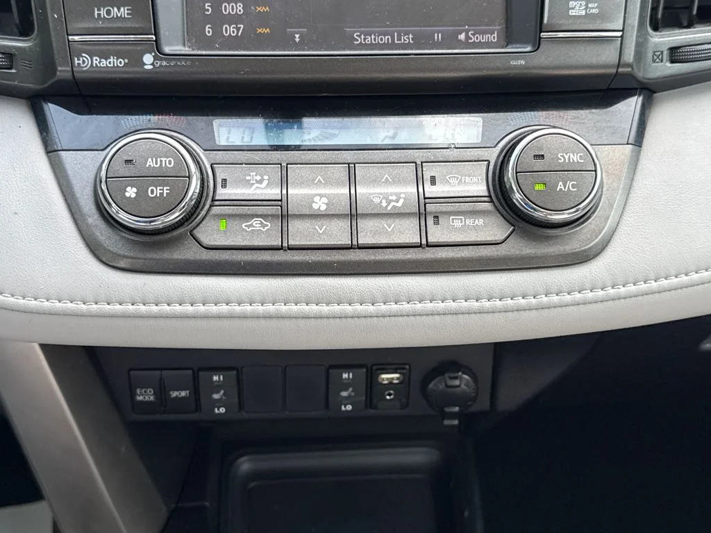 Used 2015 Classic Silver Metallic Toyota XLE image 24