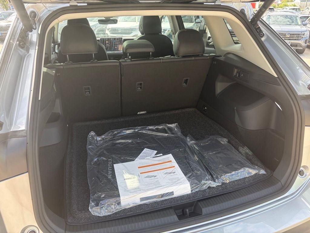 New 2026 Pyrite Silver Metallic Volkswagen 2.0T SE image 26