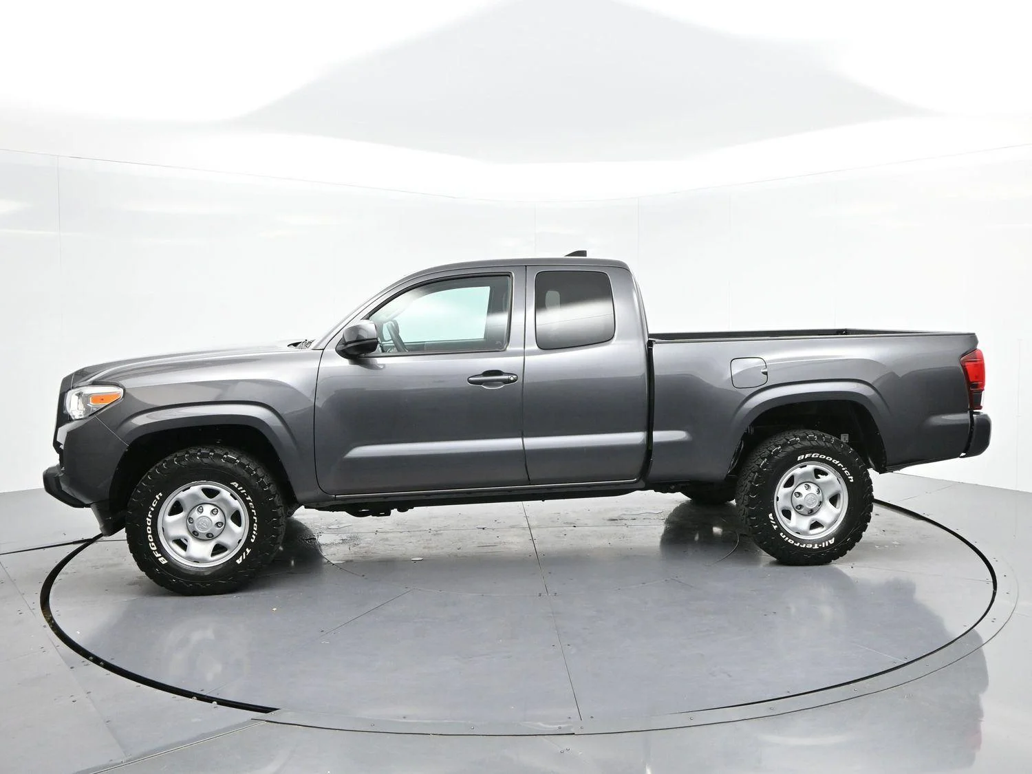 Used 2019 Magnetic Gray Metallic Toyota SR5 image 4