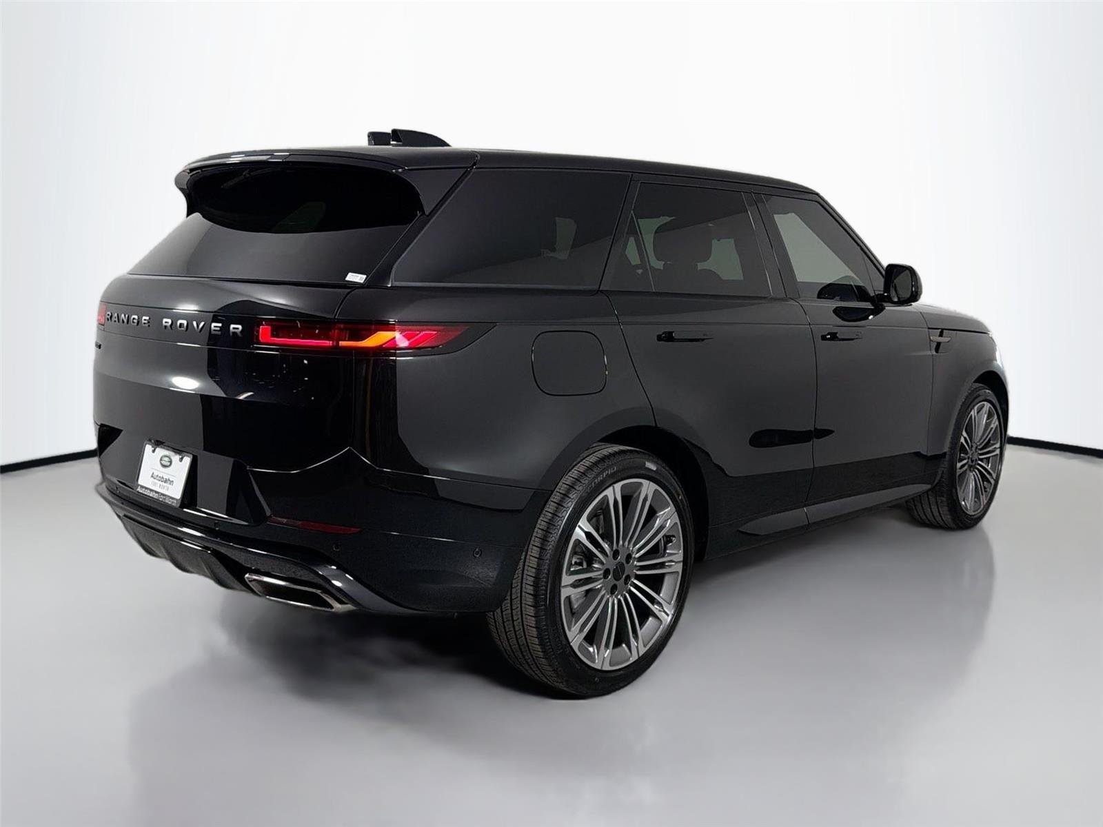 New 2026 Santorini Black LAND ROVER Dynamic SE image 5