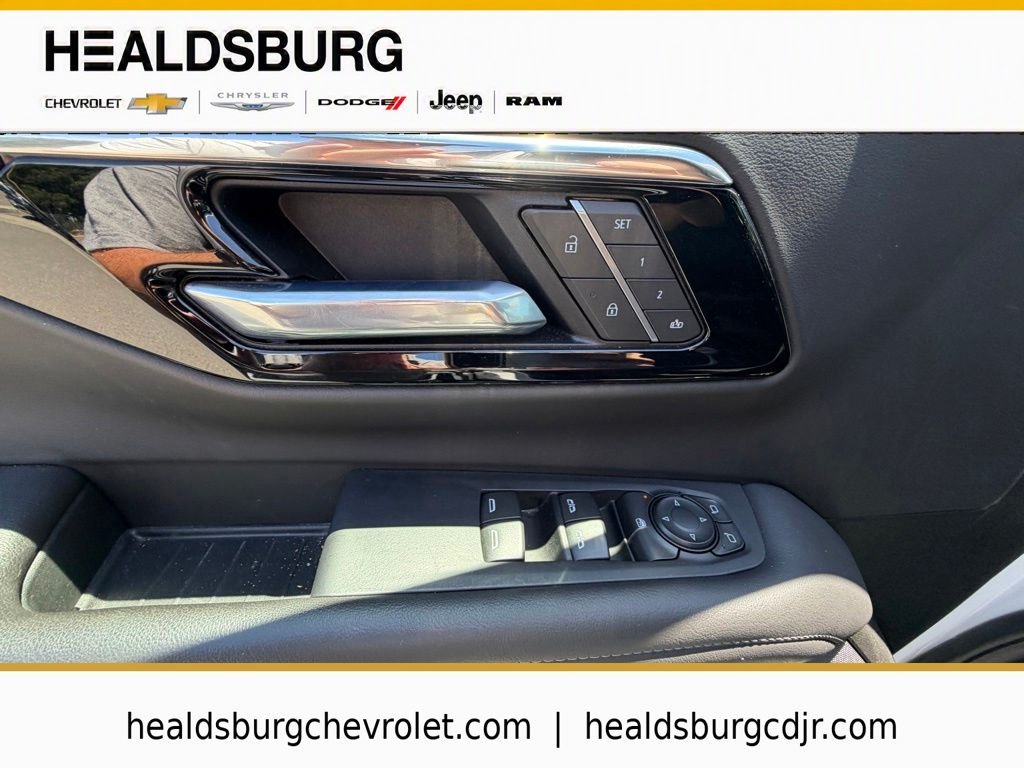 Used 2025 White Chevrolet LT image 11