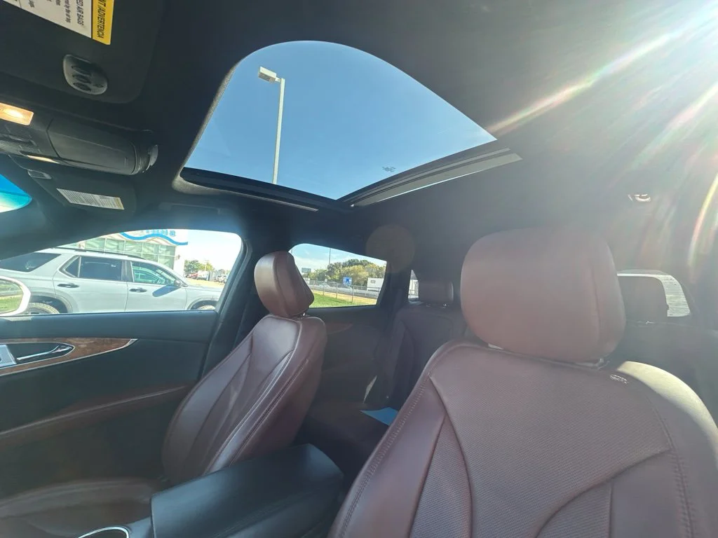 Used 2020 White Lincoln Reserve image 5