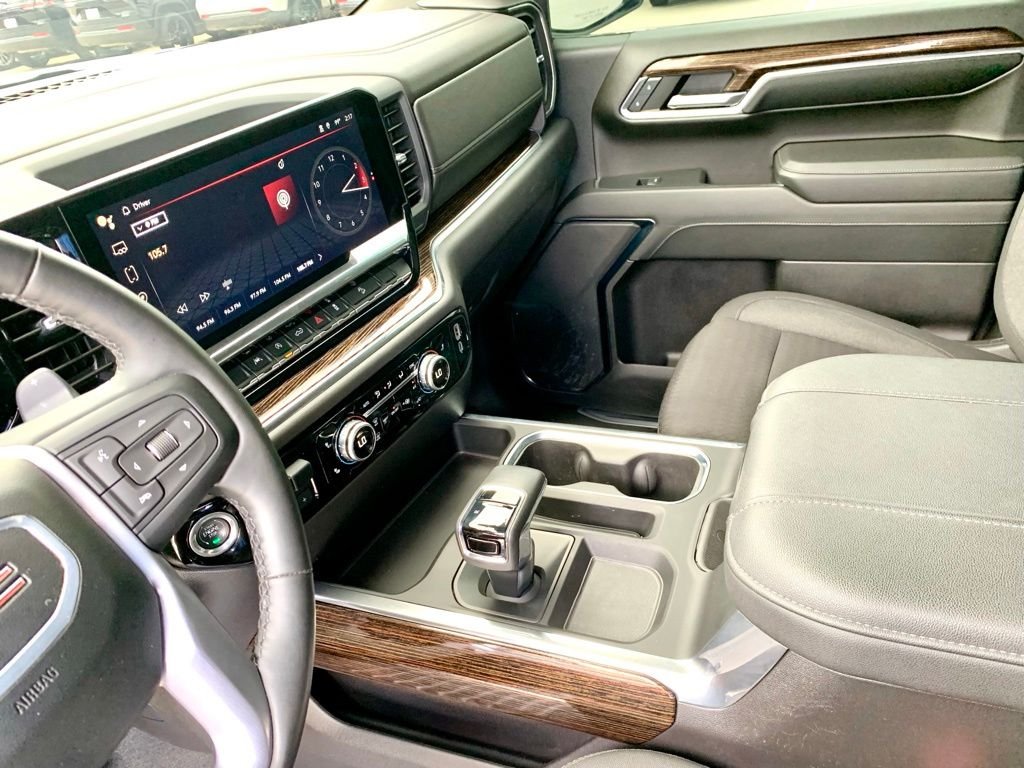 Used 2024 White GMC Elevation image 39