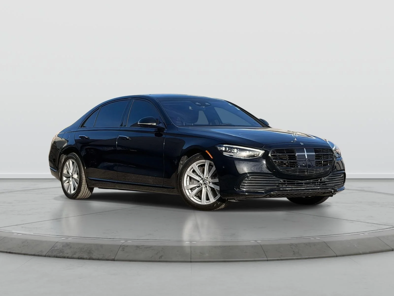 Used 2022  Mercedes-Benz S 500 image 1